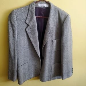 Woman's size 14 grey blazer mix between black and white cross bone pattern.